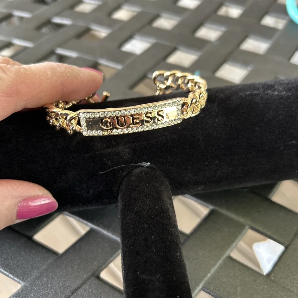 Gold Tone‎ Vintage Guess Chain Link I'd Bracelet